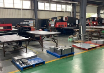 各種ラック付属品も生産