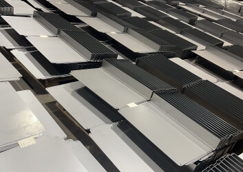 各種ラック付属品も生産