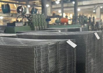 各種ラック付属品も生産