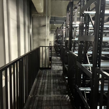 シャトルラック